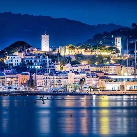Cannes Old Port, Seafront & Seaview, Yacht Show Port Экстерьер фото