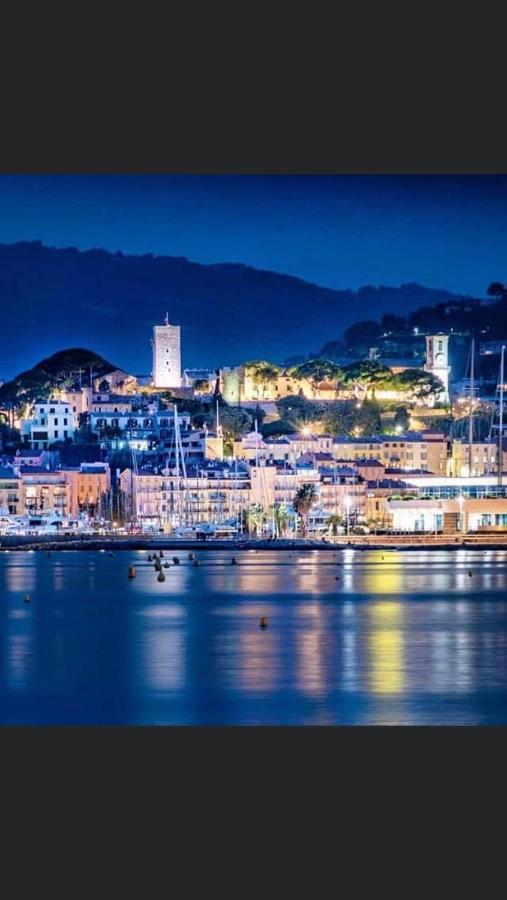 Cannes Old Port, Seafront & Seaview, Yacht Show Port Экстерьер фото