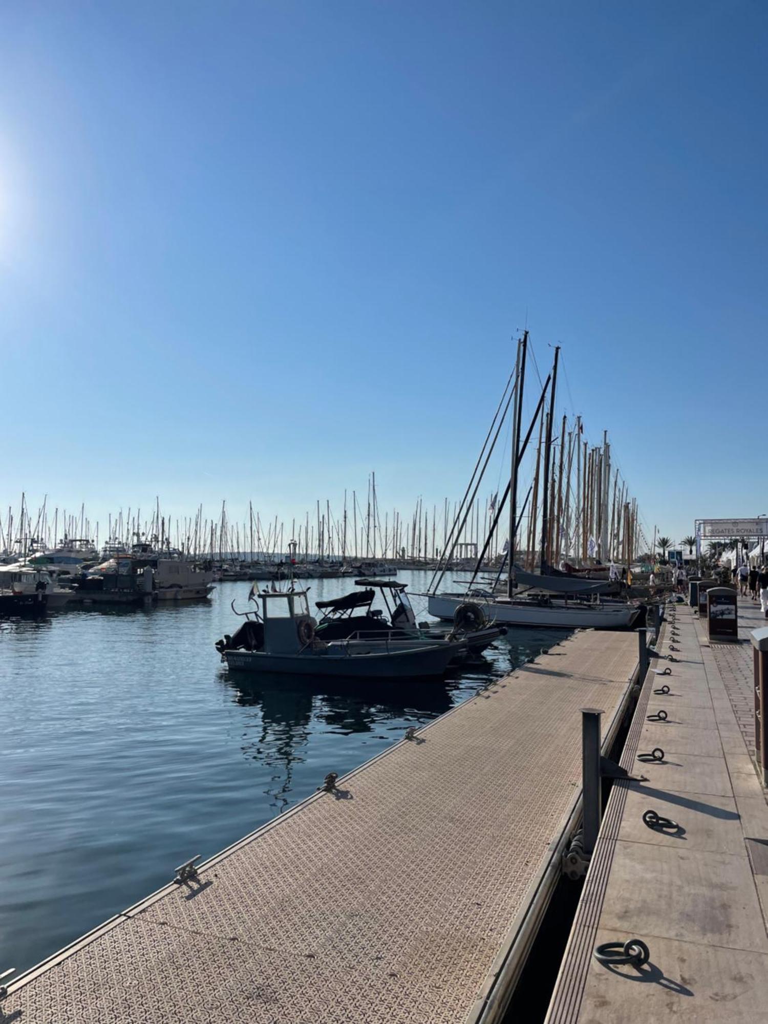 Cannes Old Port, Seafront & Seaview, Yacht Show Port Экстерьер фото
